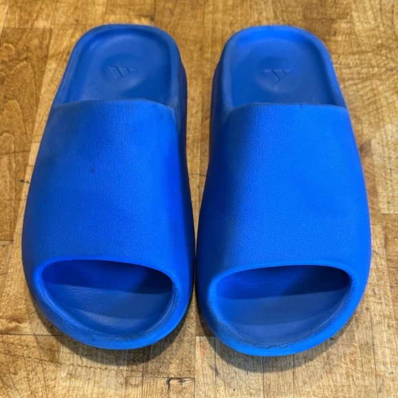 Yeezy Bold Blue Slide Sandals - Picture 1 of 4